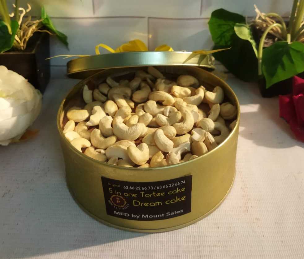 Premium RED N White Velvet Cake